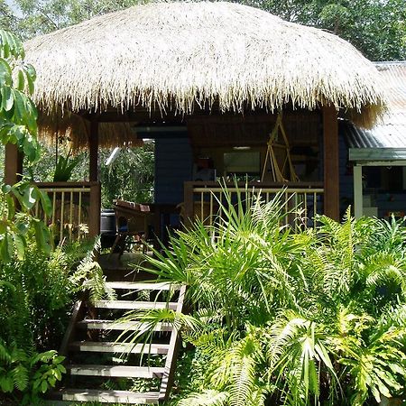 Mango Tourist Hostel Hervey Bay Exteriör bild