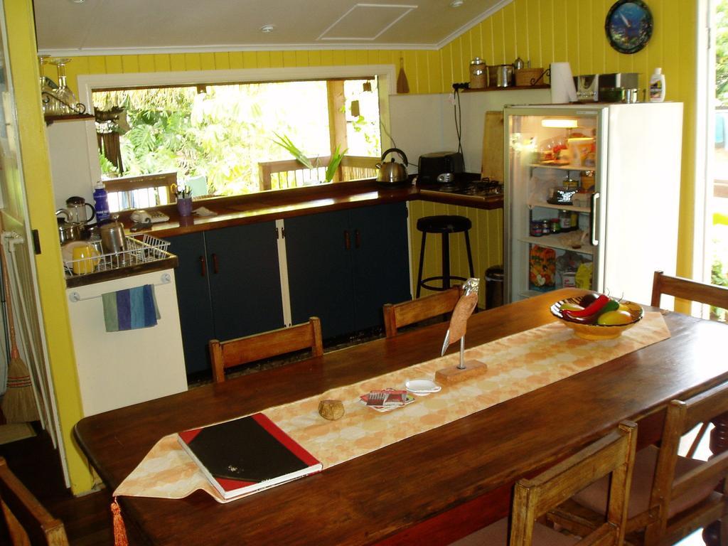 Mango Tourist Hostel Hervey Bay Exteriör bild