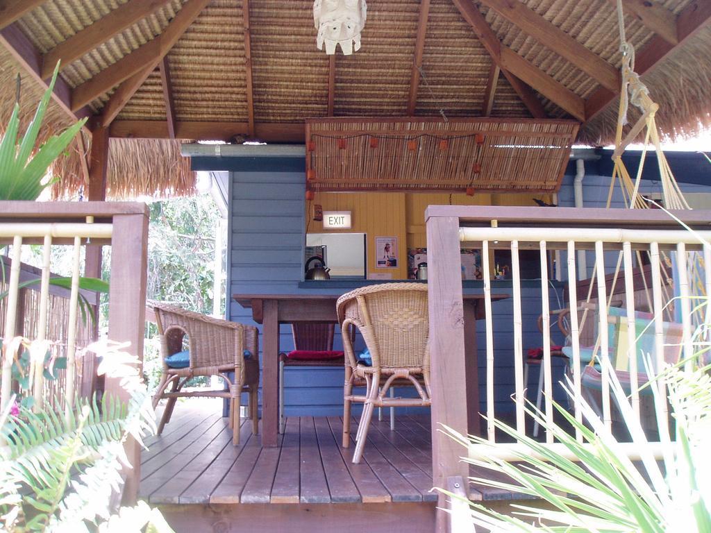 Mango Tourist Hostel Hervey Bay Exteriör bild